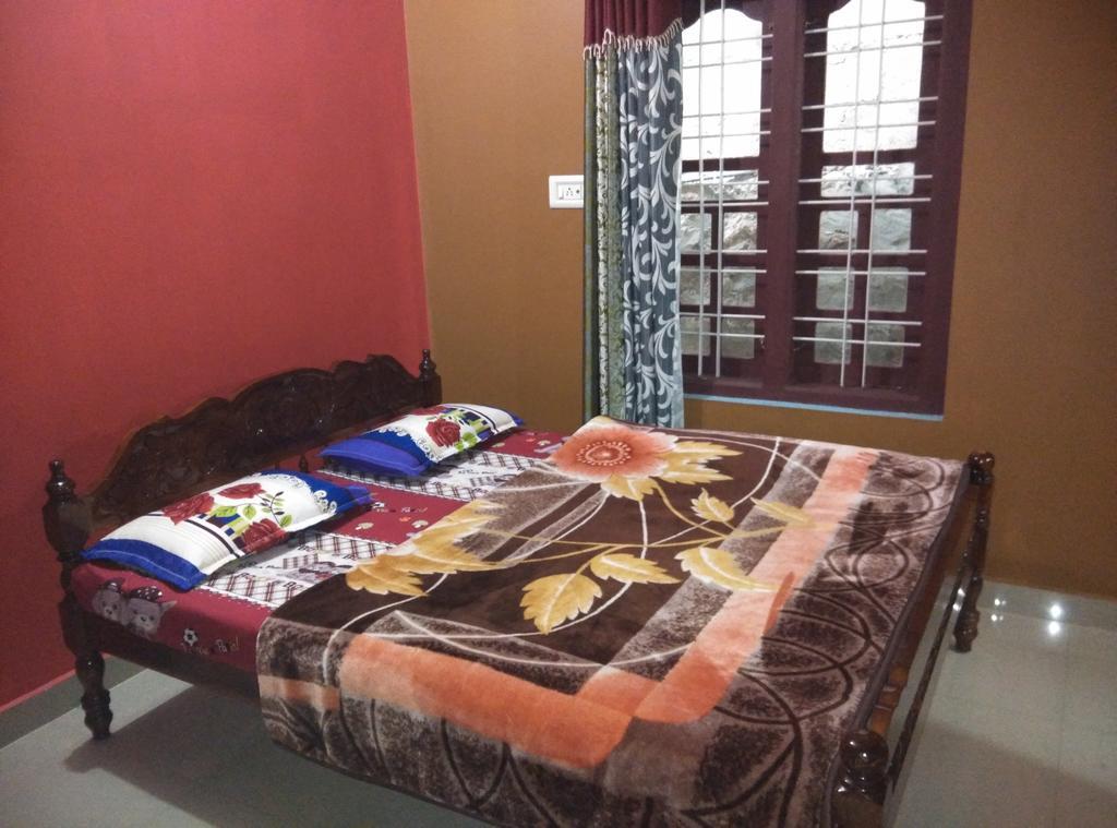 Pavithra Riverview Homestay *