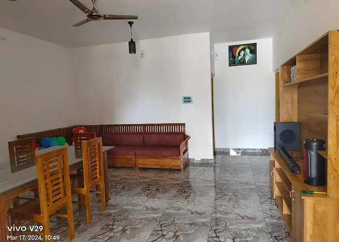 Munnar Pavithra Riverview Homestay