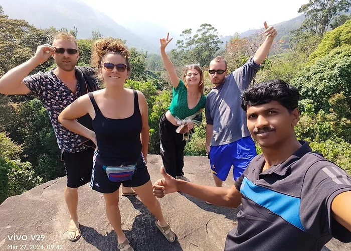 Munnar Pavithra Riverview Homestay
