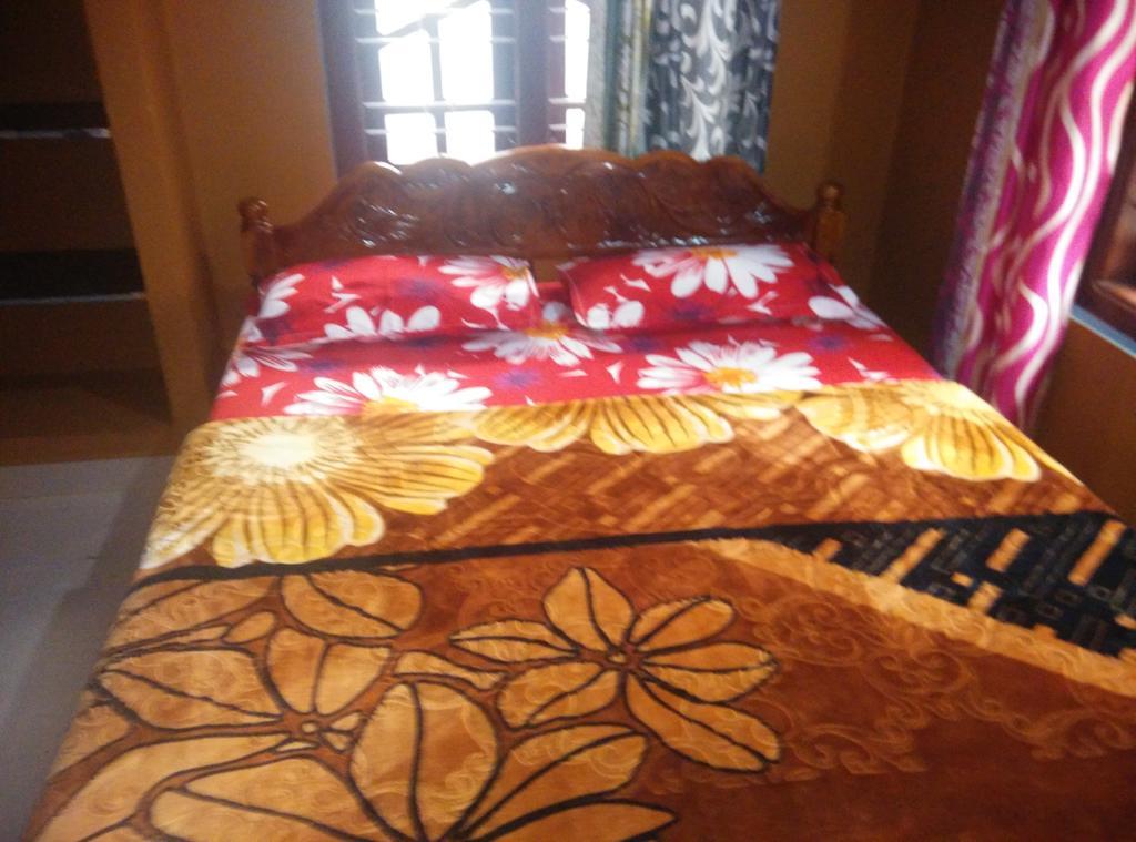 Pavithra Riverview Homestay *