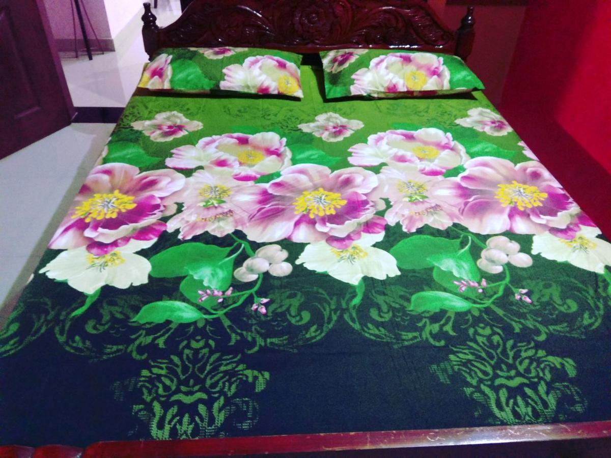 Pavithra Riverview Homestay *