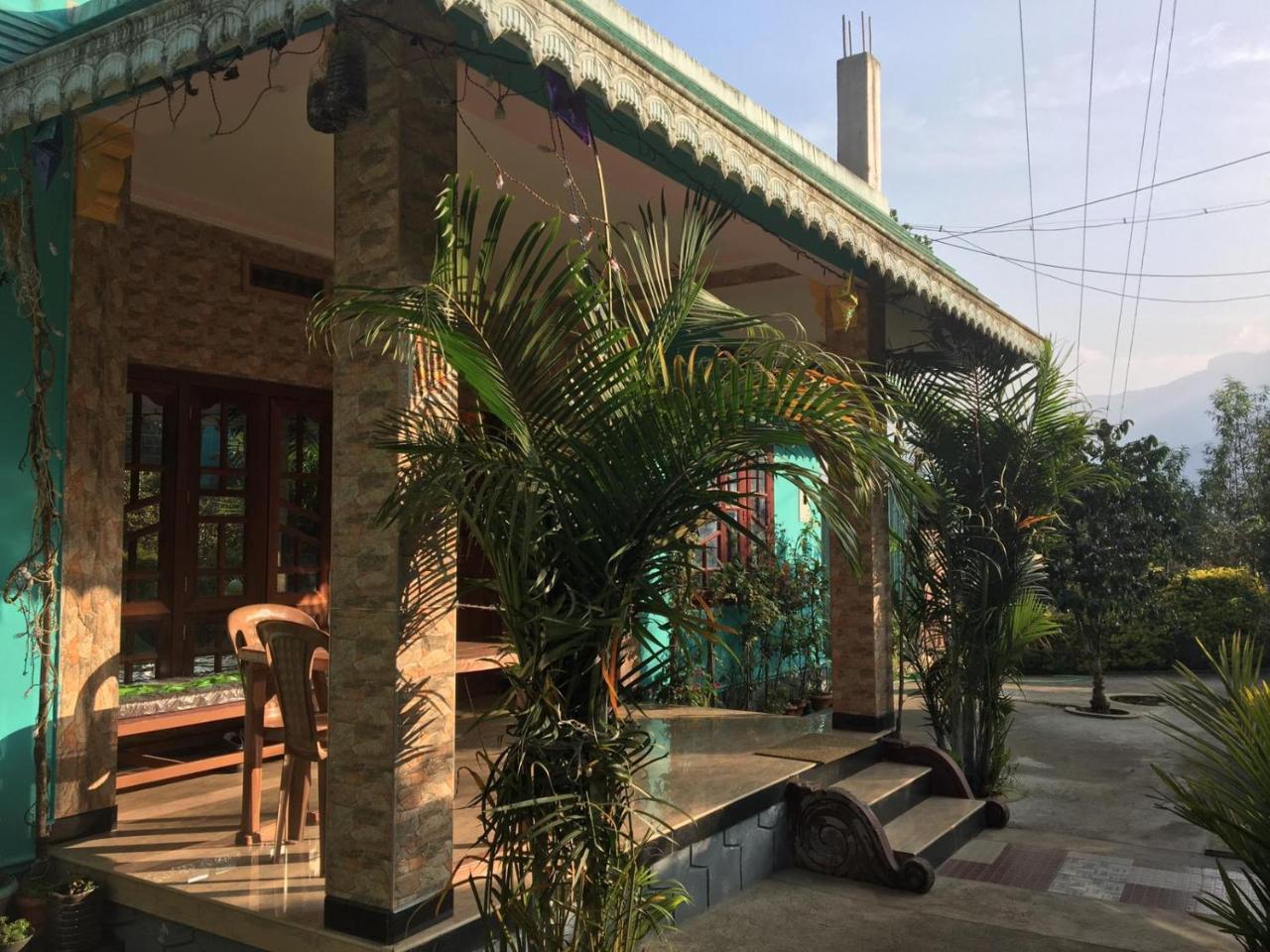 Pavithra Riverview Homestay *